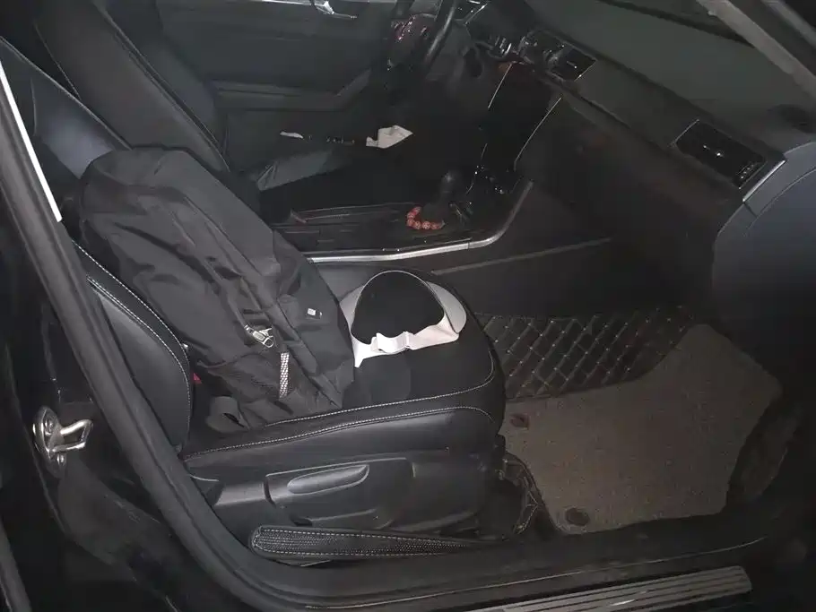 Volkswagen Passat 2016 330TSI DSG Honor Edition фото 8