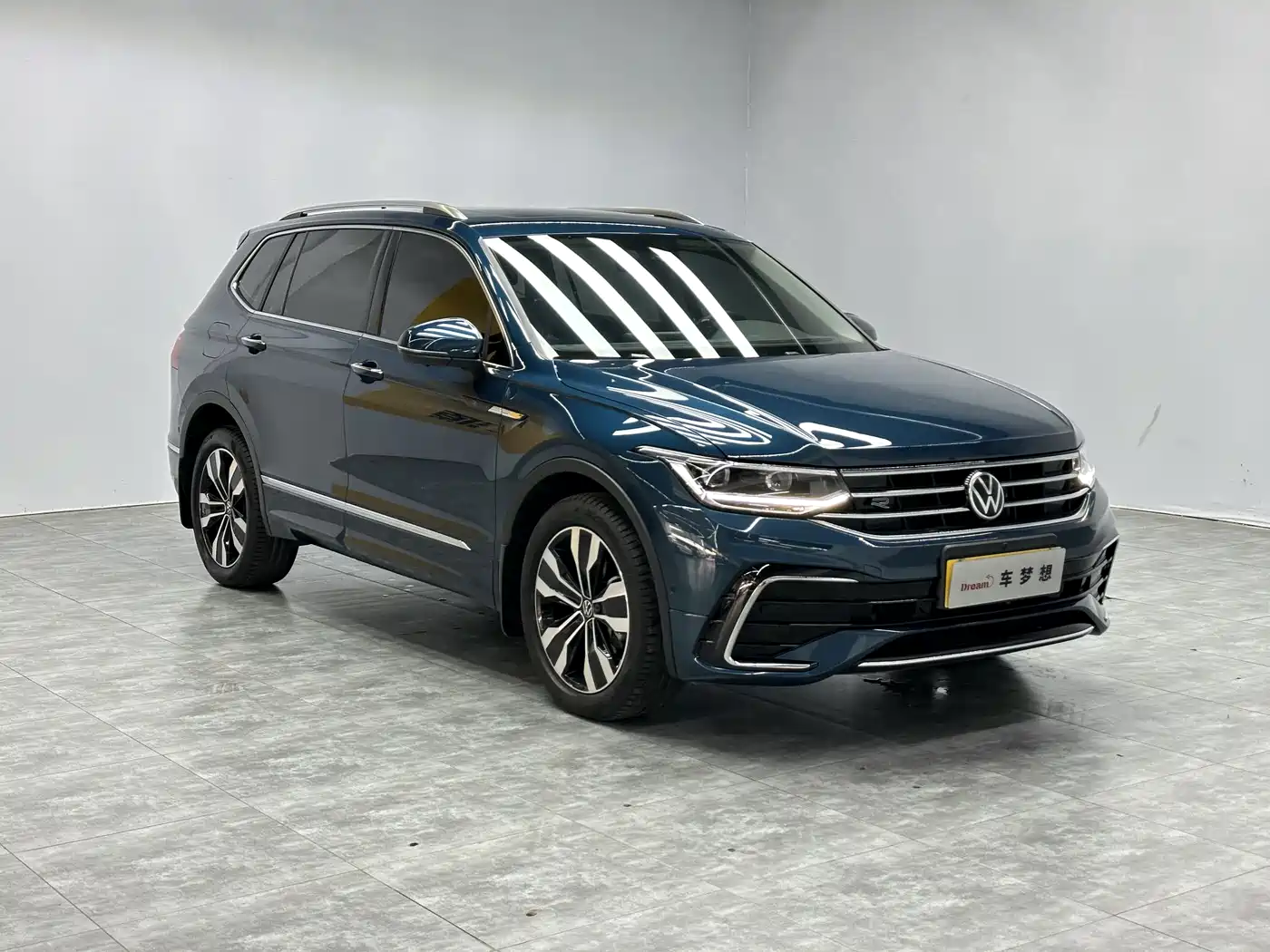 Volkswagen Tiguan L 2022 380TSI Automatic 4WD R-Line Cross Edition 7-Seater фото 3