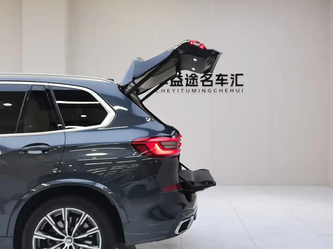 BMW X5 (Import) 2020 xDrive40i M Sport Package фото 10