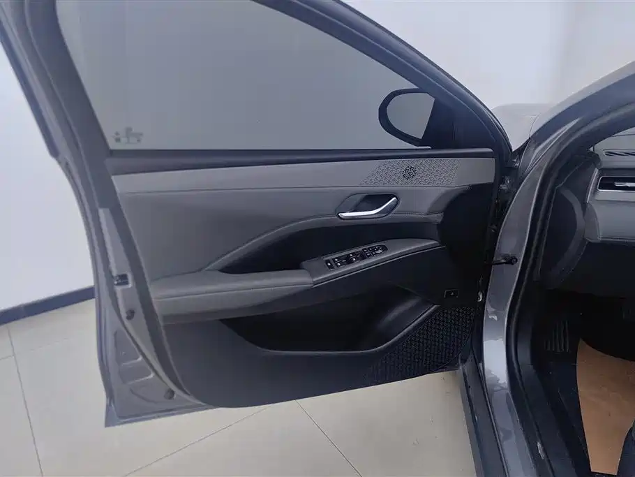 BYD Qin PLUS 2025 DM-i Smart Drive 55KM Leader фото 7