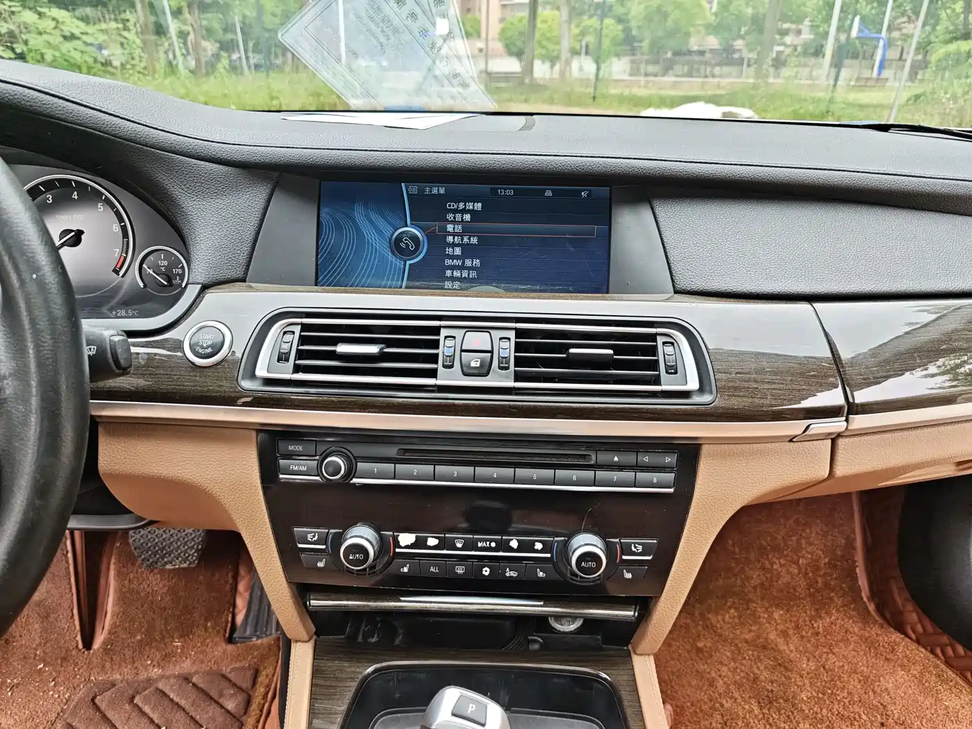 BMW 7 Series 2009 740Li Premium фото 18