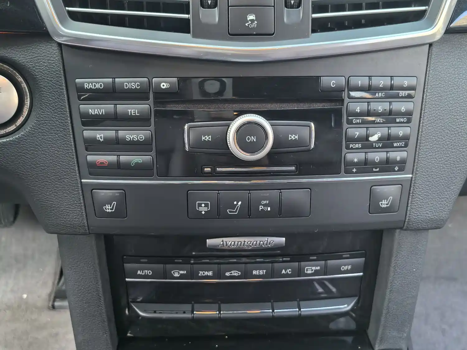 Photo 16 - Mercedes-Benz E-Class