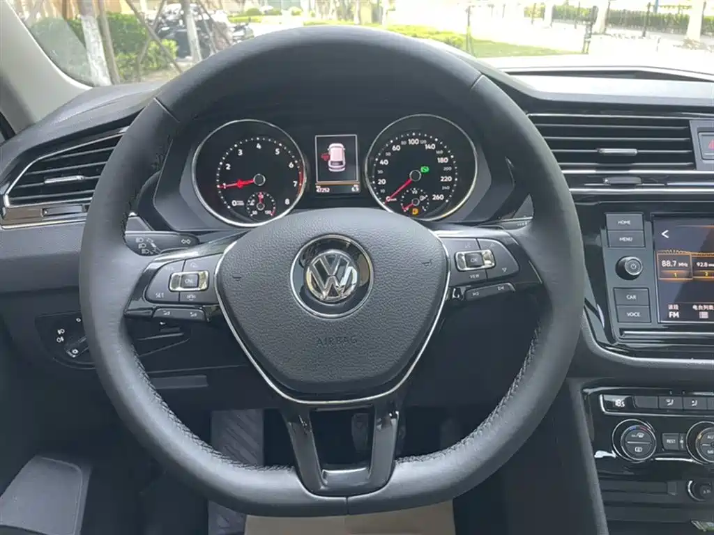 Volkswagen Tiguan L 2019 330TSI Automatic 2WD Panorama Comfort Edition China VI фото 16