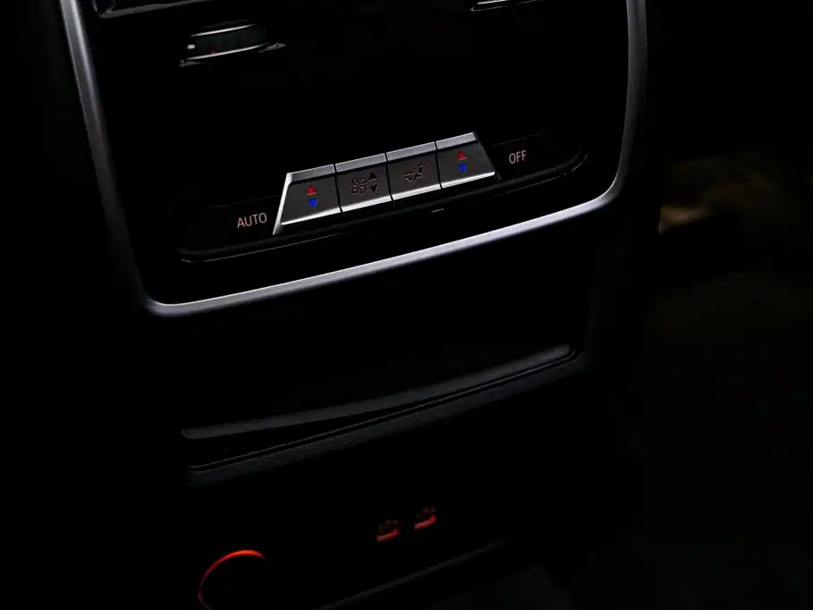 Photo 18 - BMW X7