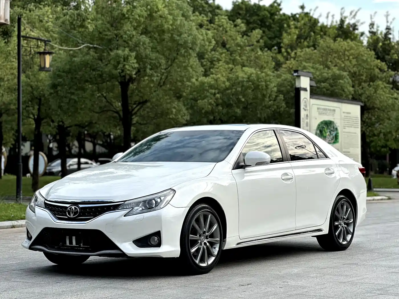 Toyota Reiz 2013 2.5V Premium Edition фото 4