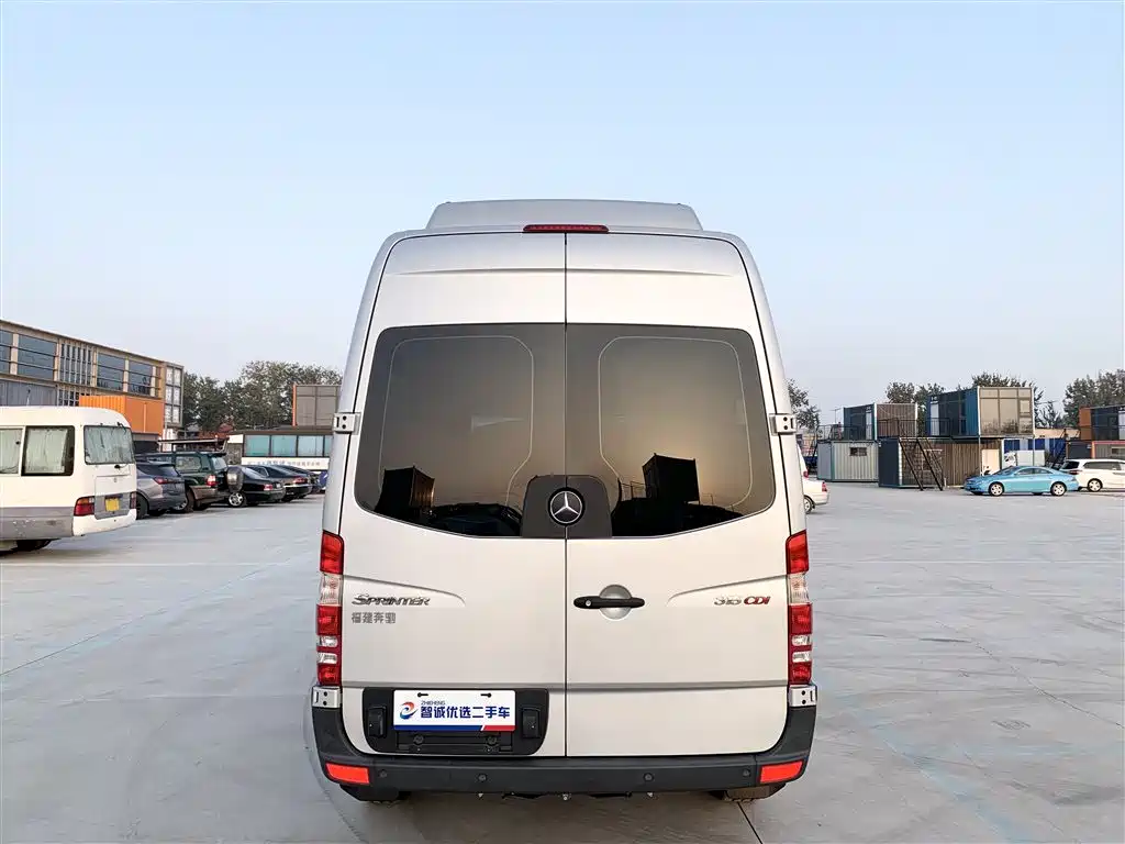 Mercedes-Benz Sprinter 2016 2.1T Premium Tour Medium Wheelbase Version фото 3