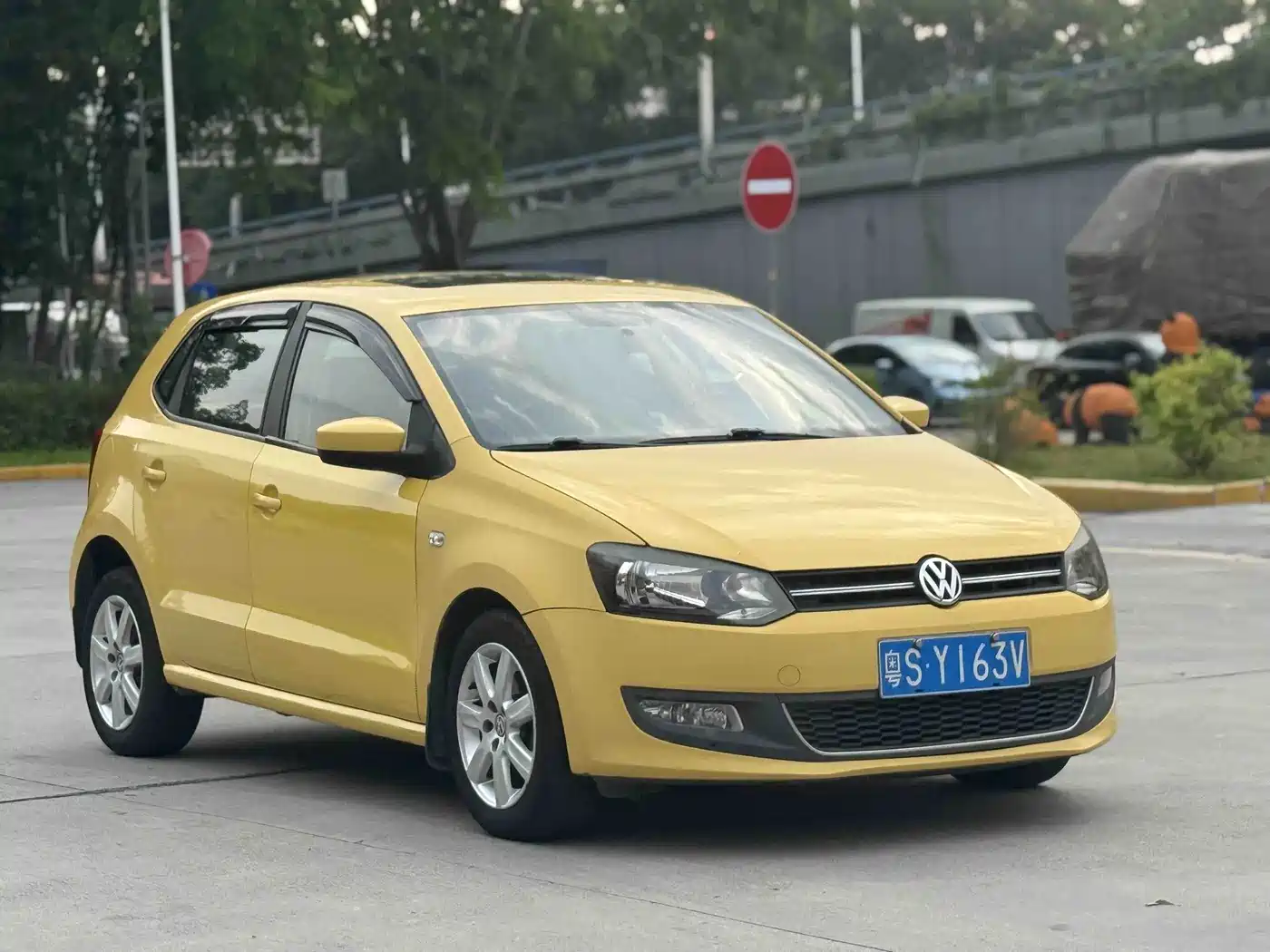 Volkswagen Polo 2011 1.6L Automatic Cool Edition фото 2