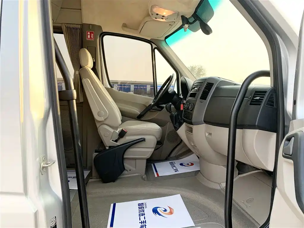 Mercedes-Benz Sprinter 2016 2.1T Premium Tour Medium Wheelbase Version фото 5