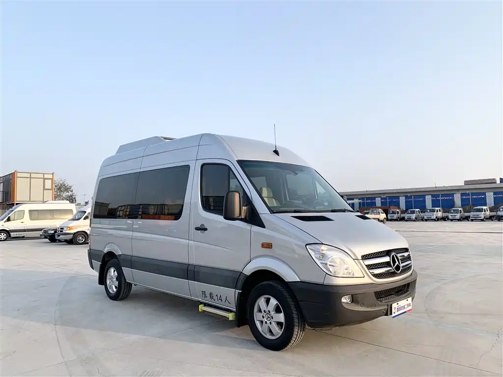 Mercedes-Benz Sprinter 2016 2.1T Premium Tour Medium Wheelbase Version фото 20