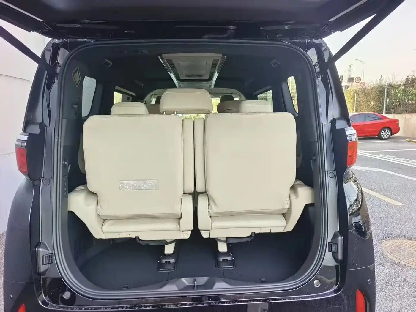 Toyota Alphard 2025 Hybrid 2.5L Ultimate Gold Edition фото 15