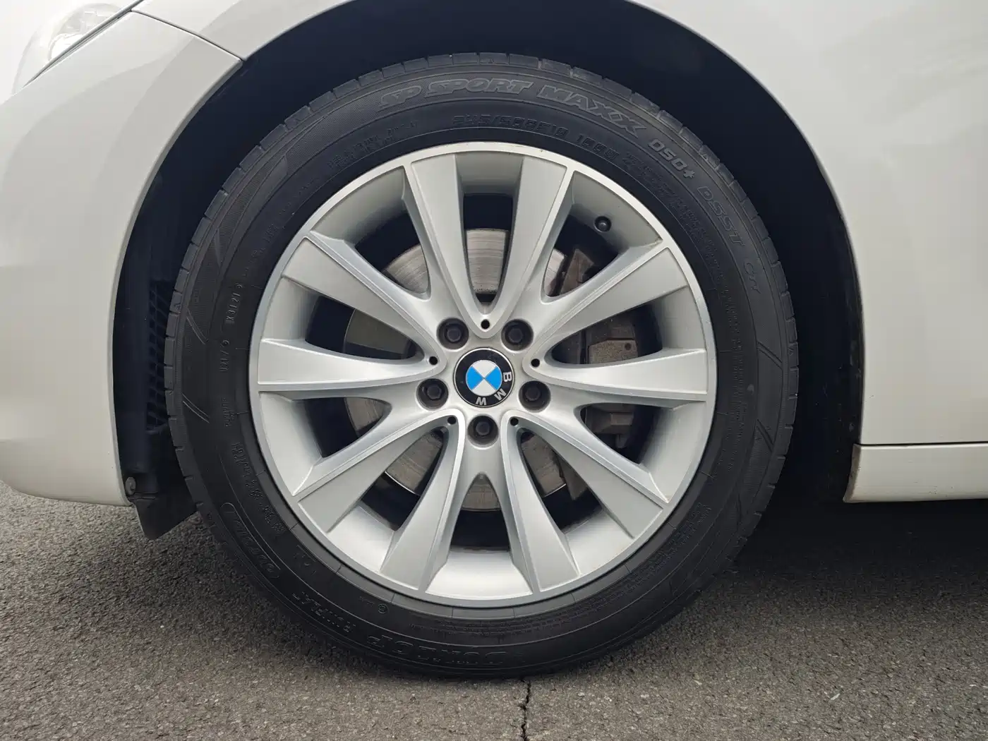 BMW 5 Series GT 2015 528i Leading фото 21