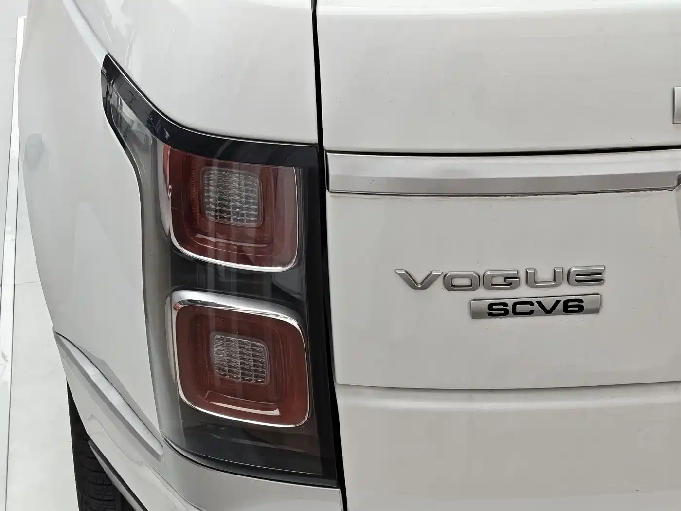 Land Rover Range Rover 2018 3.0 SC V6 Vogue SE Genesis Extended Edition фото 6