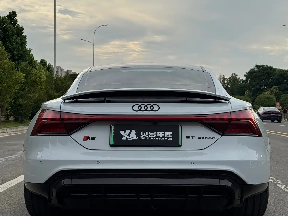 Audi RS e-tron GT 2023 Base Model фото 5