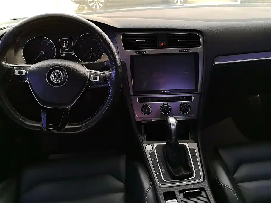 Volkswagen Golf 2016 230TSI Automatic Luxury фото 12