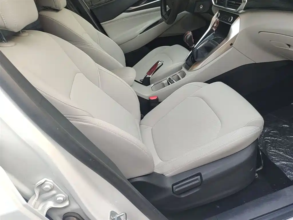 SAIC Maxus Maxus G50 2023 Model 1.5T Manual Joyride A фото 25