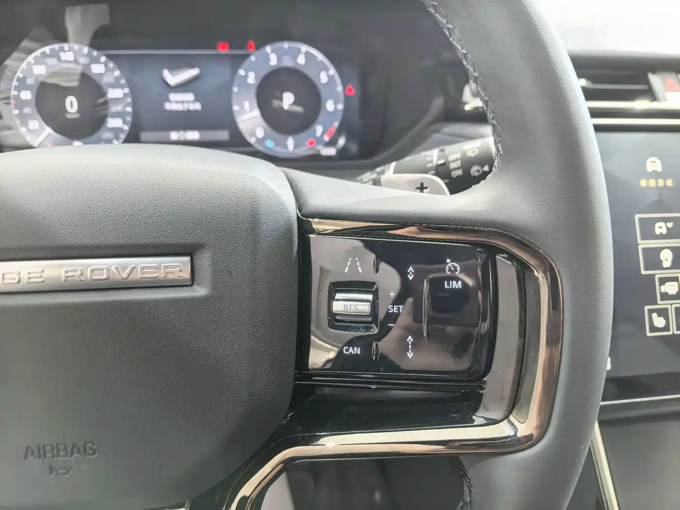Land Rover Range Rover Velar 2024 Dynamic SE фото 23