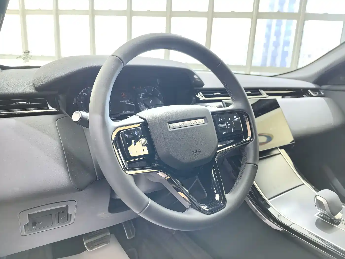 Land Rover Range Rover Velar 2024 Dynamic SE фото 6