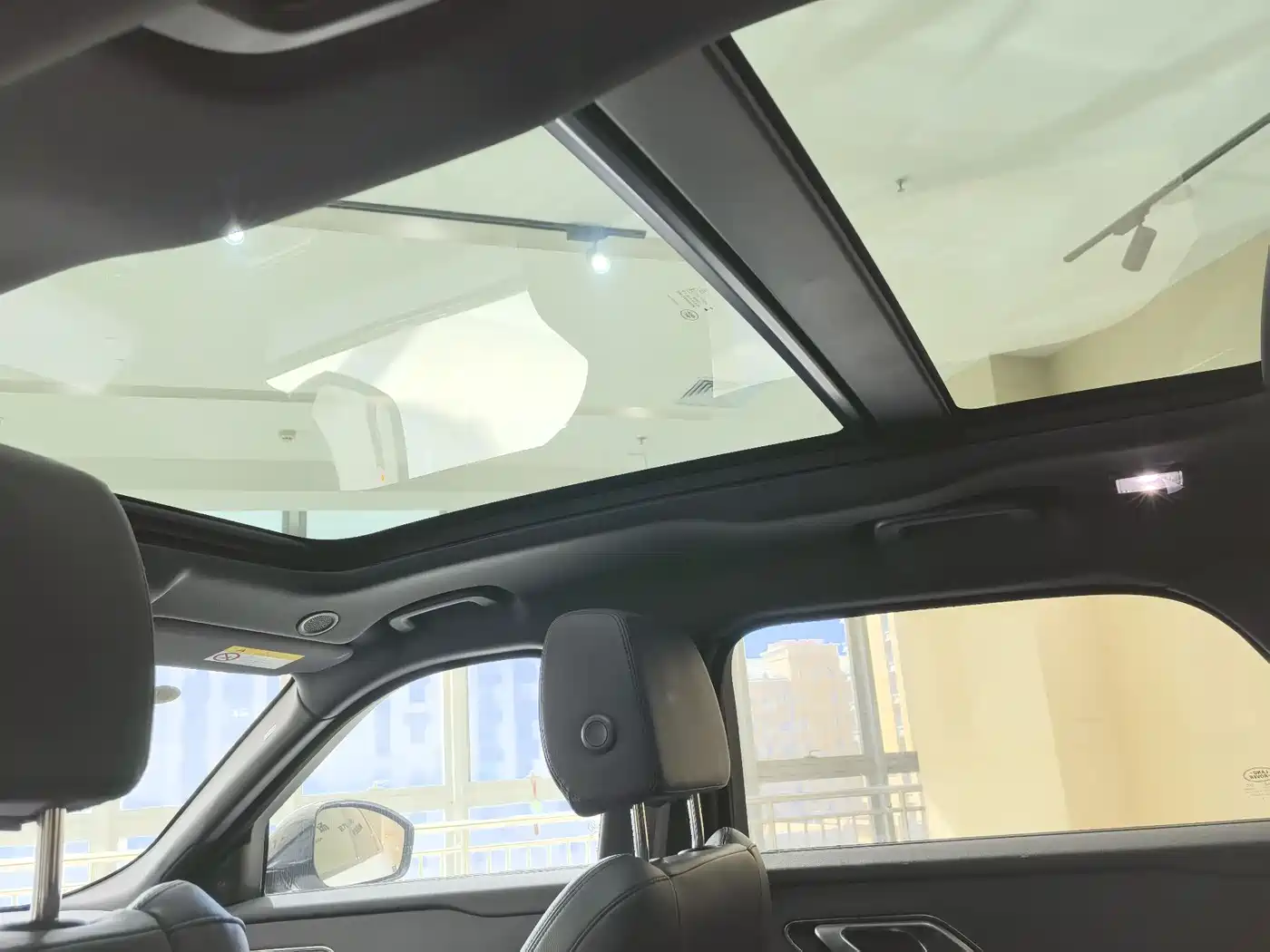 Land Rover Range Rover Velar 2024 Dynamic SE фото 12