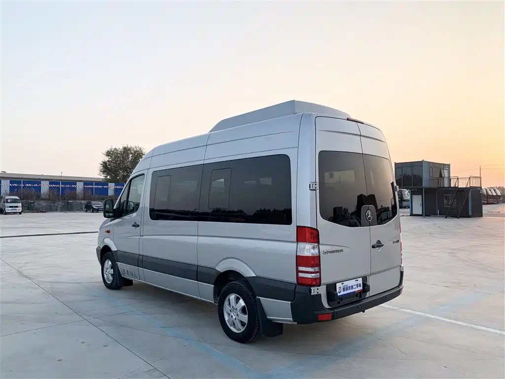Mercedes-Benz Sprinter 2016 2.1T Premium Tour Medium Wheelbase Version фото 23