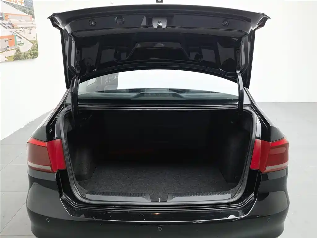 Volkswagen Santana 2015 1.6L Manual Comfort Edition фото 16
