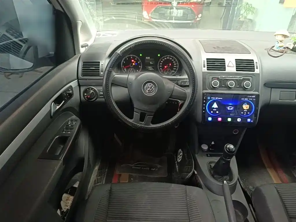 Volkswagen Touran 2013 1.4T Manual Trend 5-seater фото 11