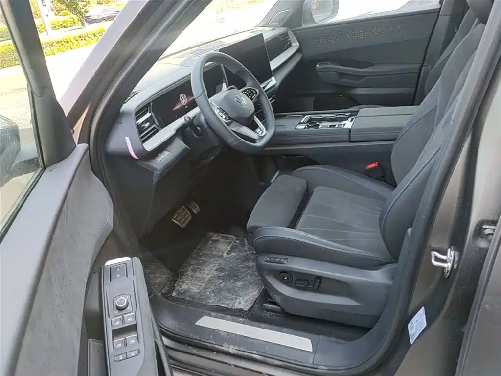 Volkswagen Teramont 2025 Teramont Pro 450TSI 4WD Summit Edition фото 16