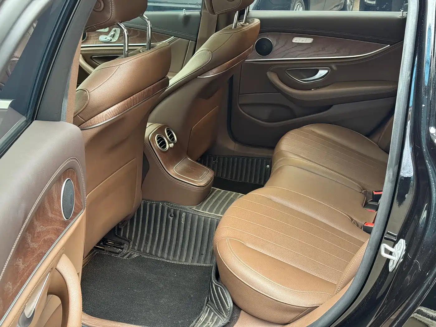 Mercedes-Benz E-Class 2023 E 300 L Fashion фото 8