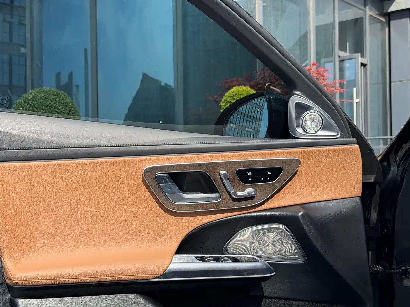 Mercedes-Benz E-Class 2025 E 300 L Fashion фото 6