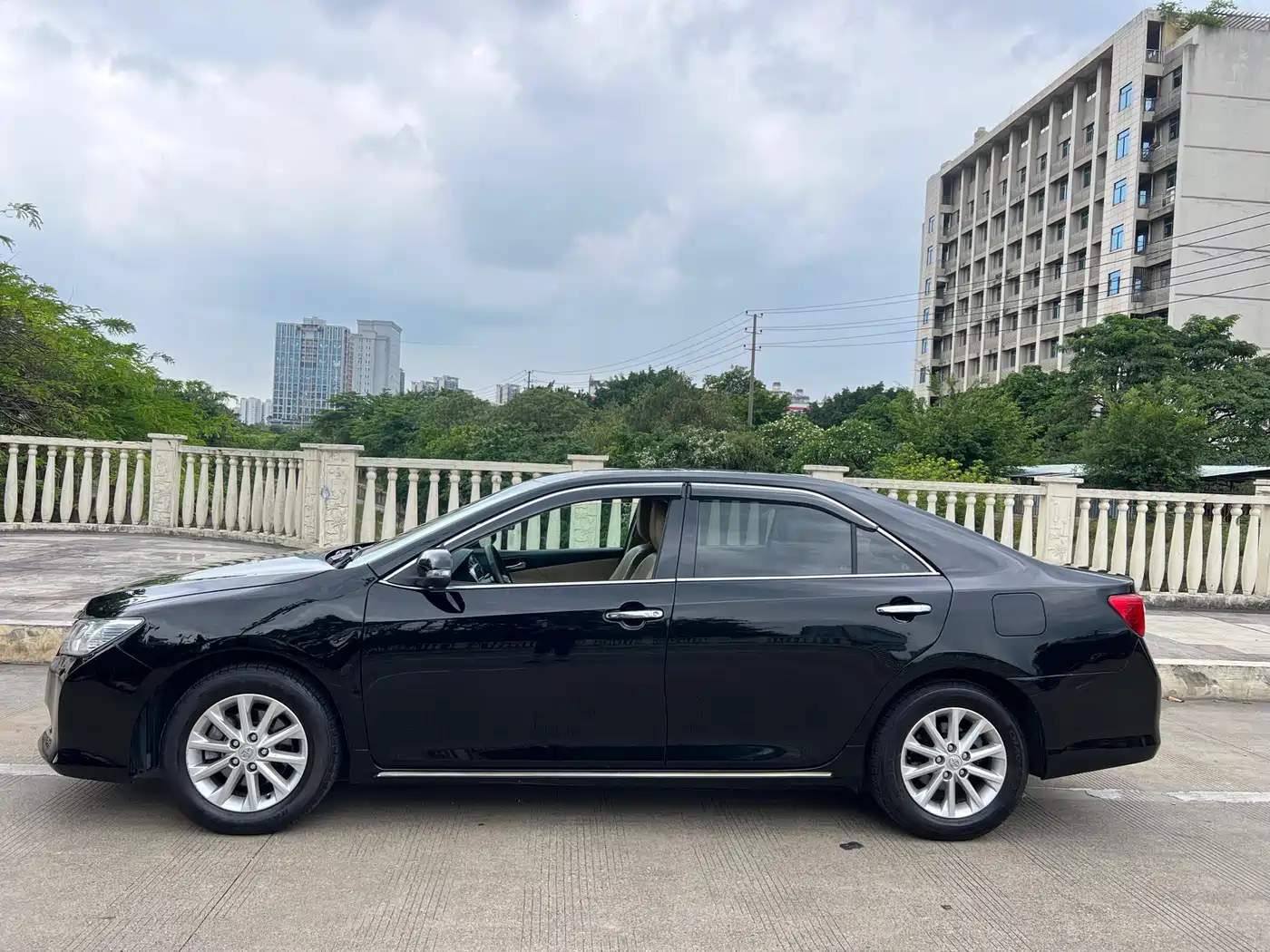 Toyota Camry 2011 200G Luxury Anniversary Edition фото 4