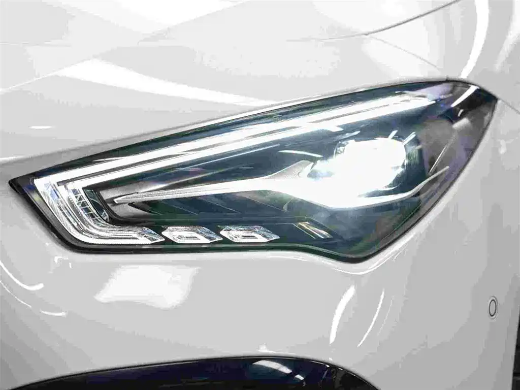 صورة 7 - Mercedes-Benz CLA (Import)