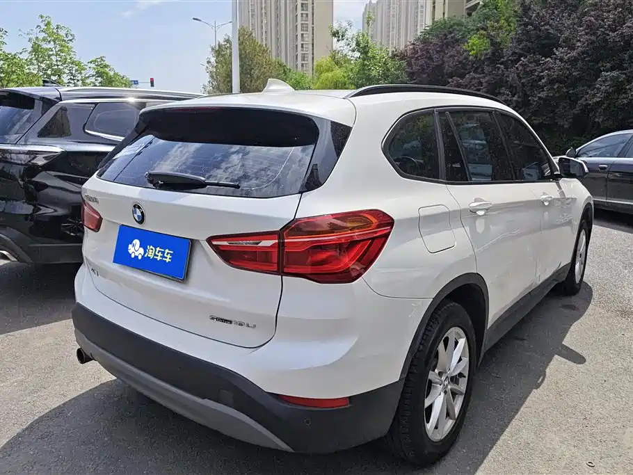 BMW X1 2019 sDrive18Li Fashion Model фото 3