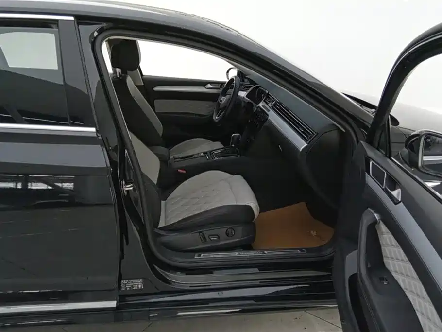Volkswagen Magotan 2023 Model 2 Million Commemorative Edition 330TSI DSG Luxury фото 8