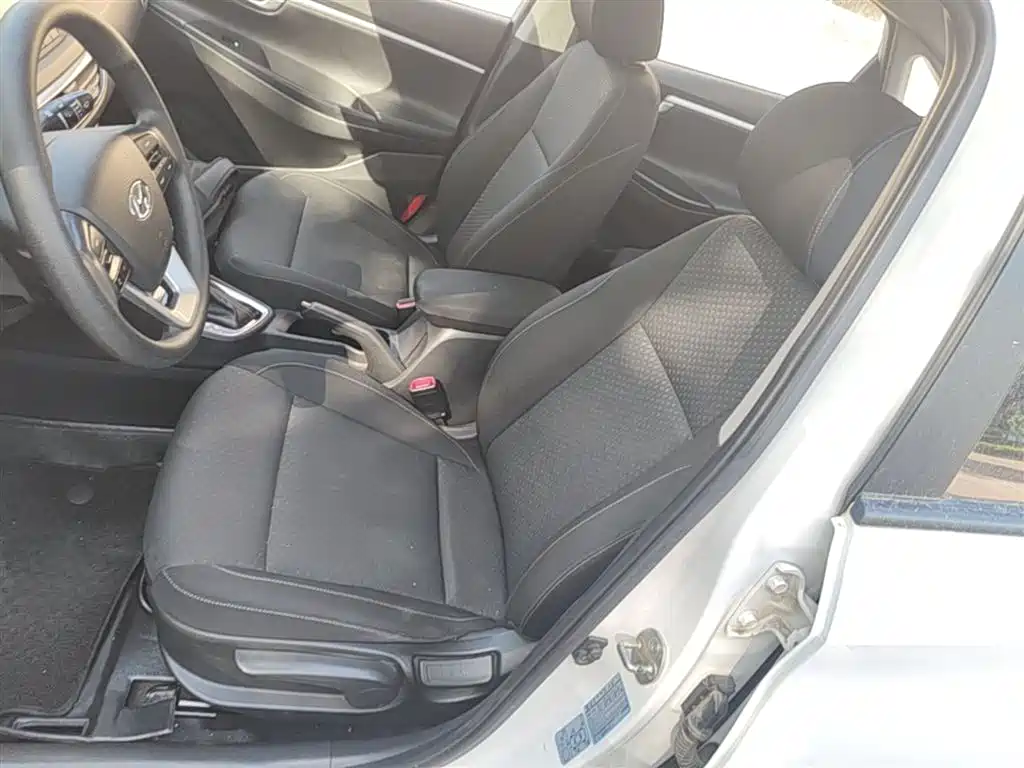 Hyundai Elantra 2017 1.6L Automatic Joy Value GLS фото 15