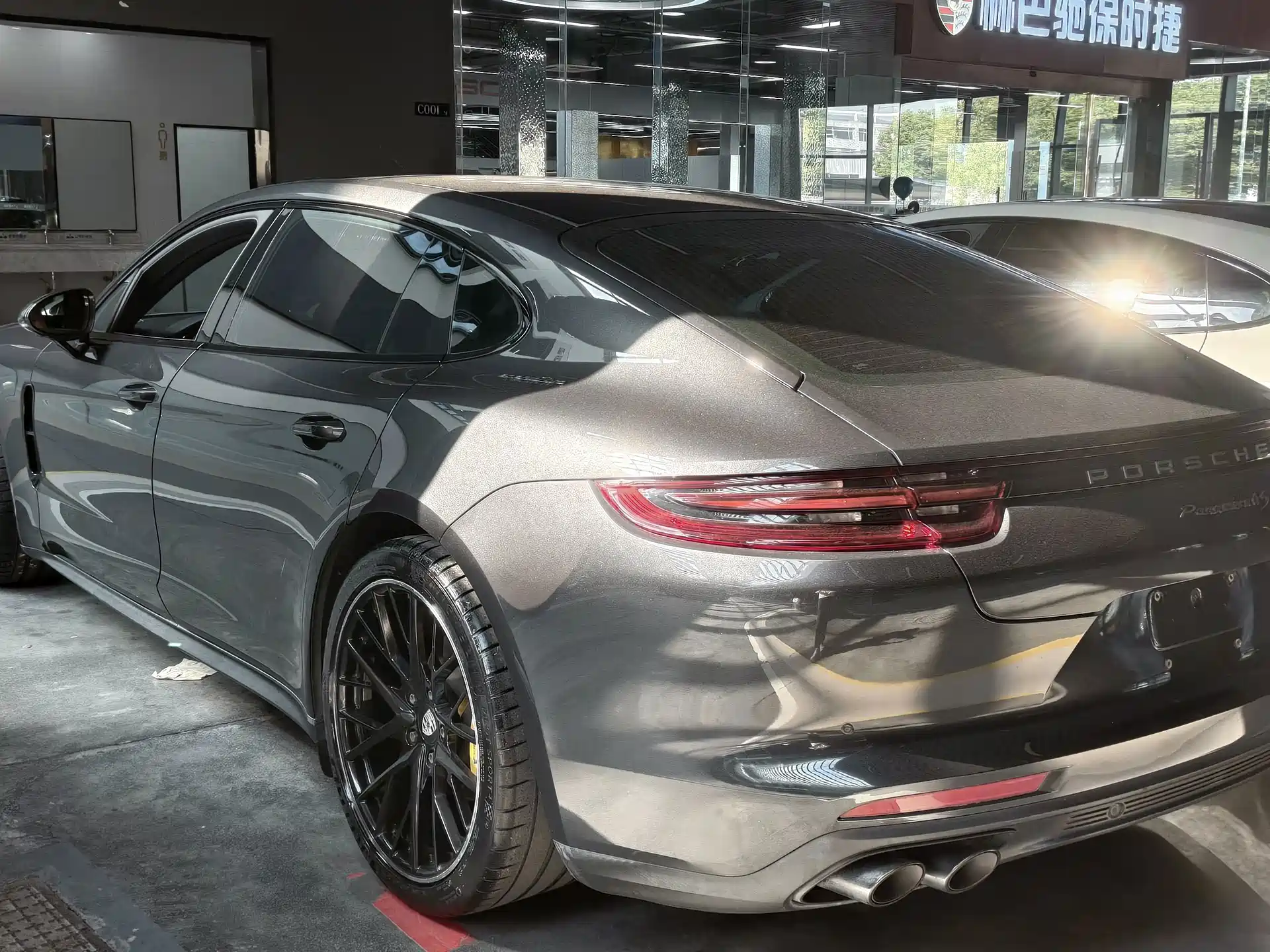 Photo 14 - Porsche Panamera