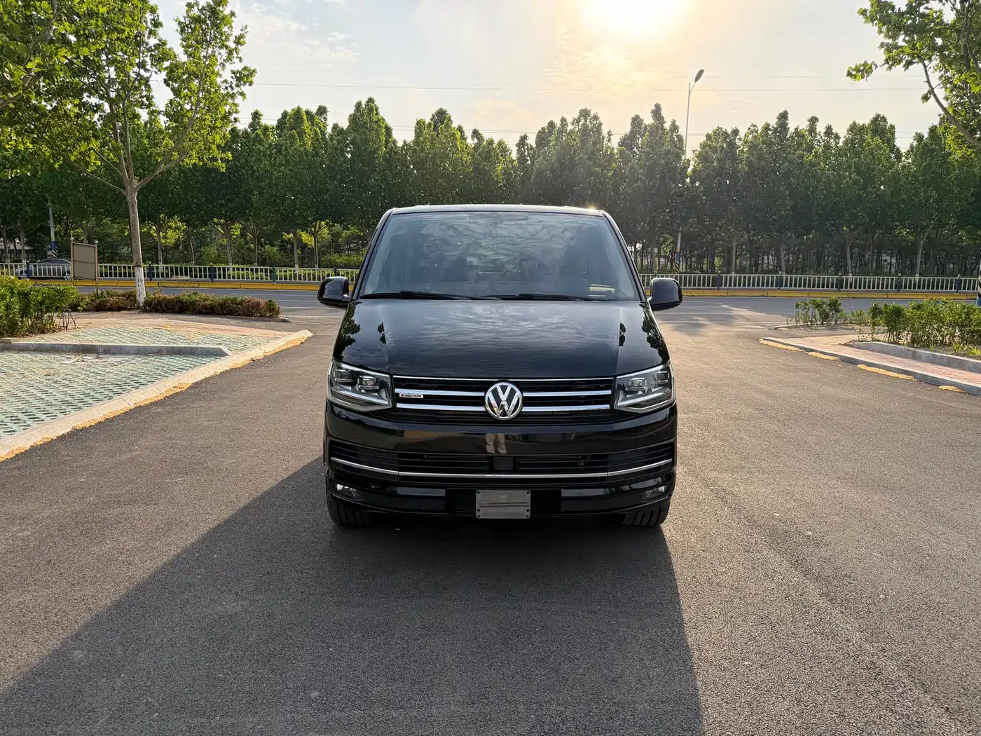 Volkswagen Multivan 2019 2.0TSI 4WD Premium 7-seater фото 2