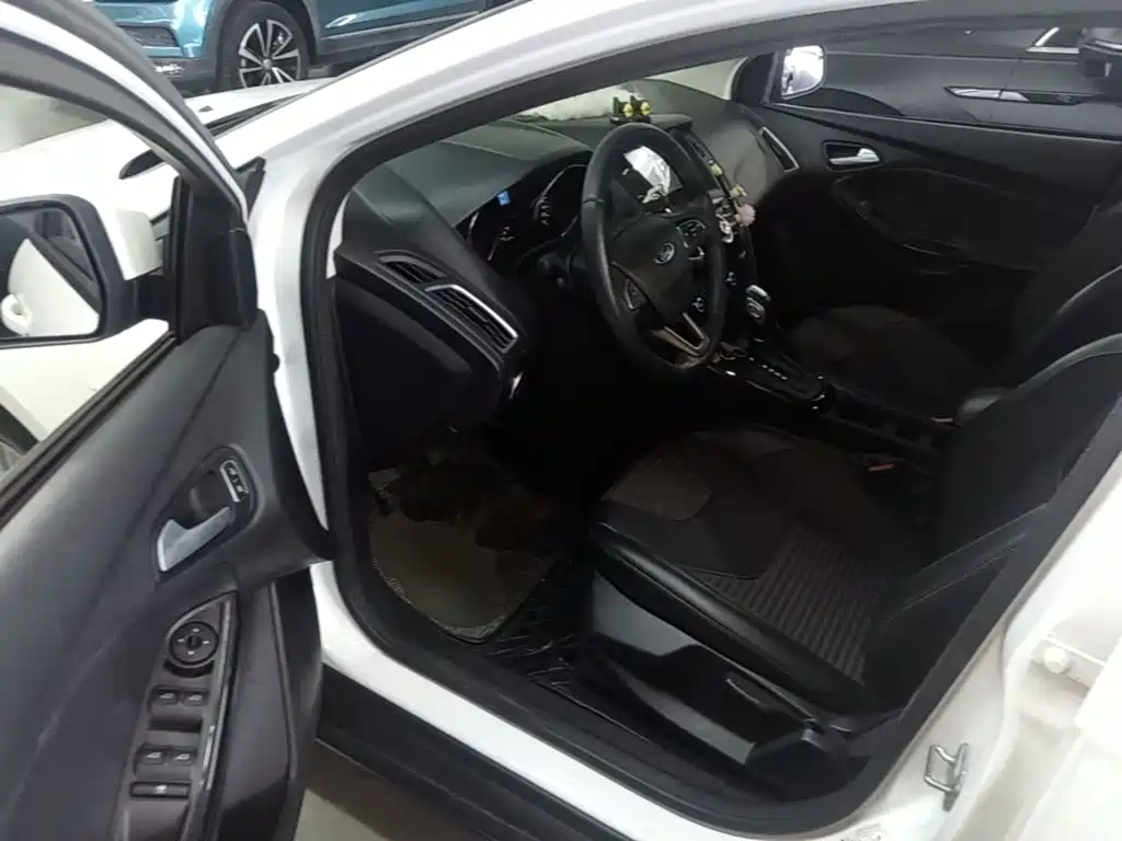 Ford Focus 2019 2018 Hatchback Classic 1.6L Automatic Trend Smart Edition