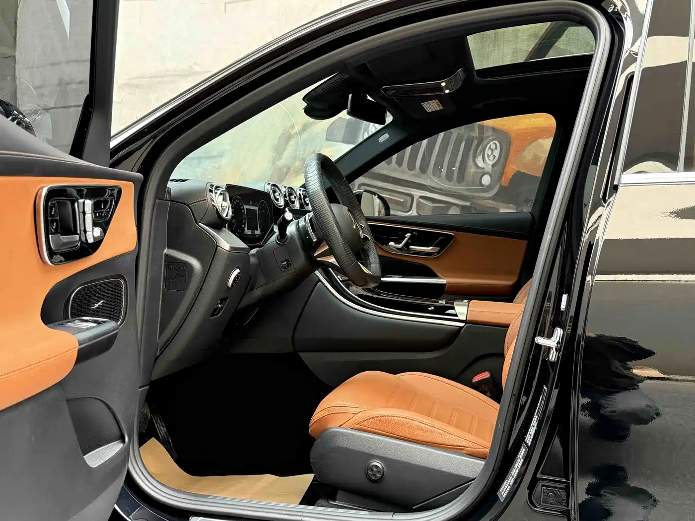 Mercedes-Benz GLC 2023 Facelift GLC 260 L 4MATIC Luxury 7-Seater фото 8