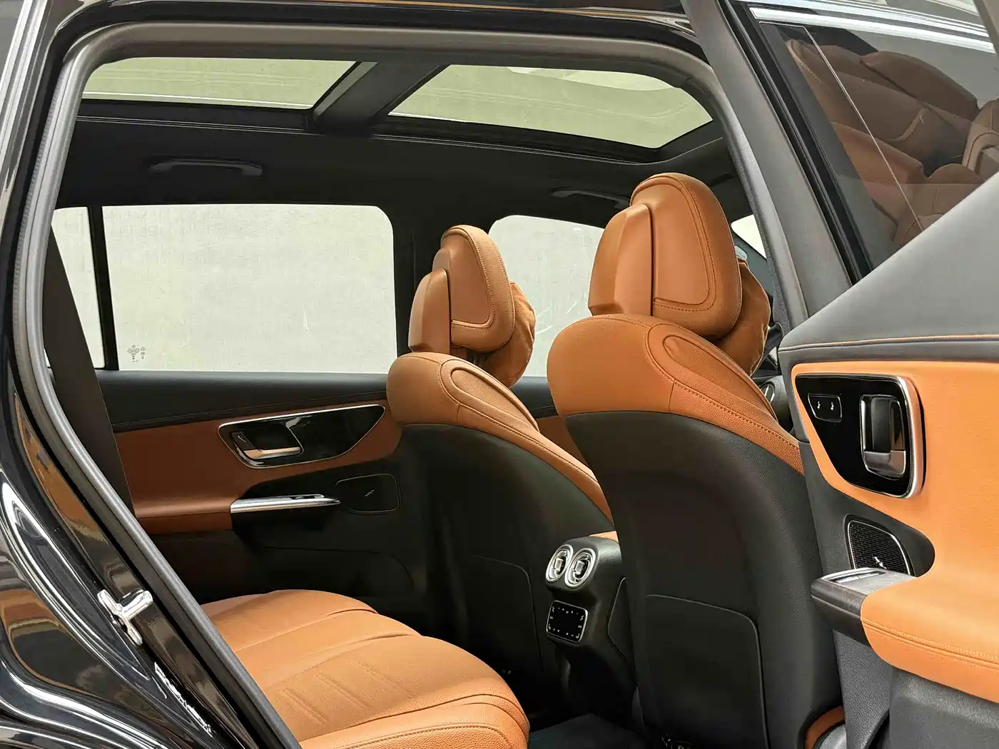 Mercedes-Benz GLC 2023 Facelift GLC 260 L 4MATIC Luxury 7-Seater фото 11