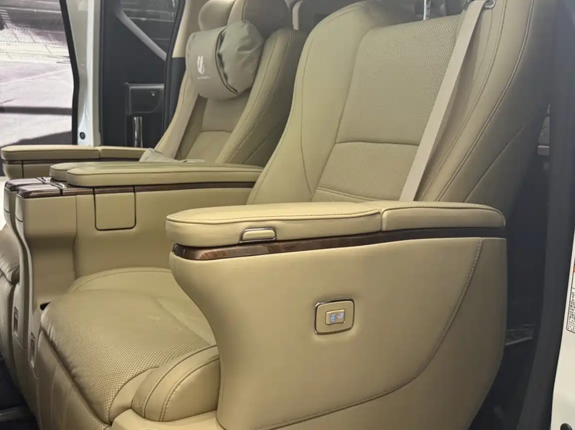 Toyota Alphard 2018 3.5L Luxury фото 6