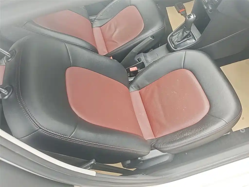 Škoda Skoda Rapid Spaceback 2016 Facelift 1.6L Automatic Forward Edition фото 25