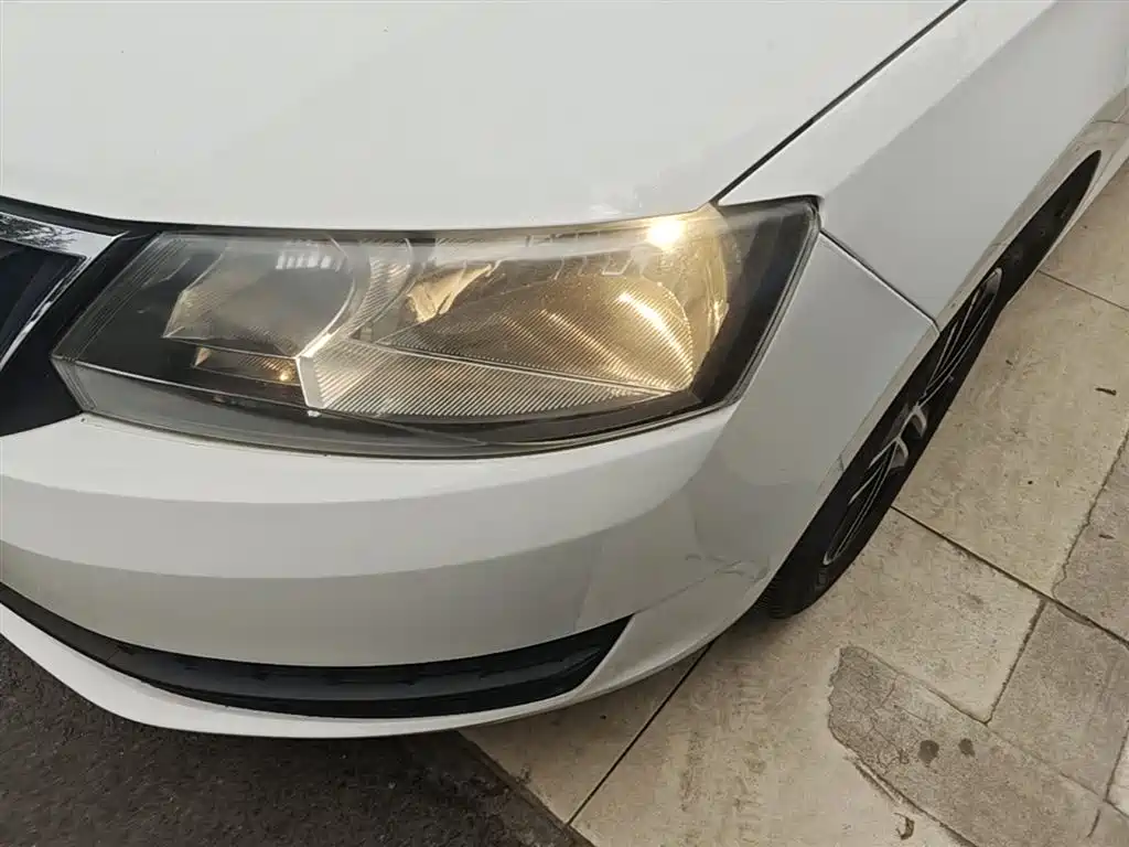 Škoda Skoda Rapid Spaceback 2016 Facelift 1.6L Automatic Forward Edition фото 24