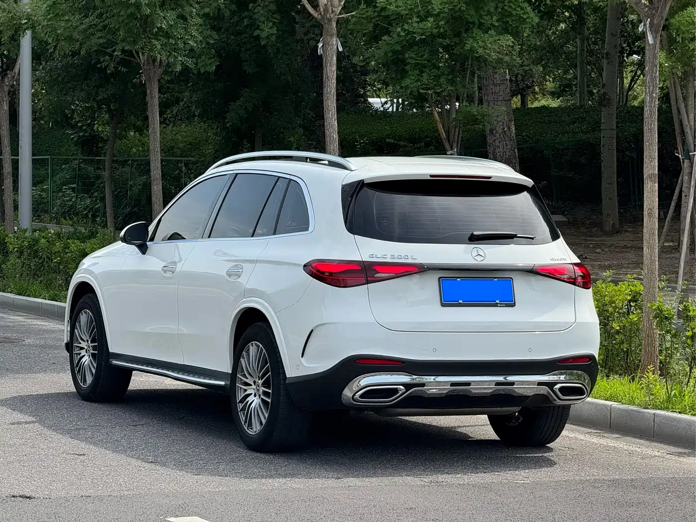 Mercedes-Benz GLC 2023 GLC 300 L 4MATIC Sport 5-Seater фото 4