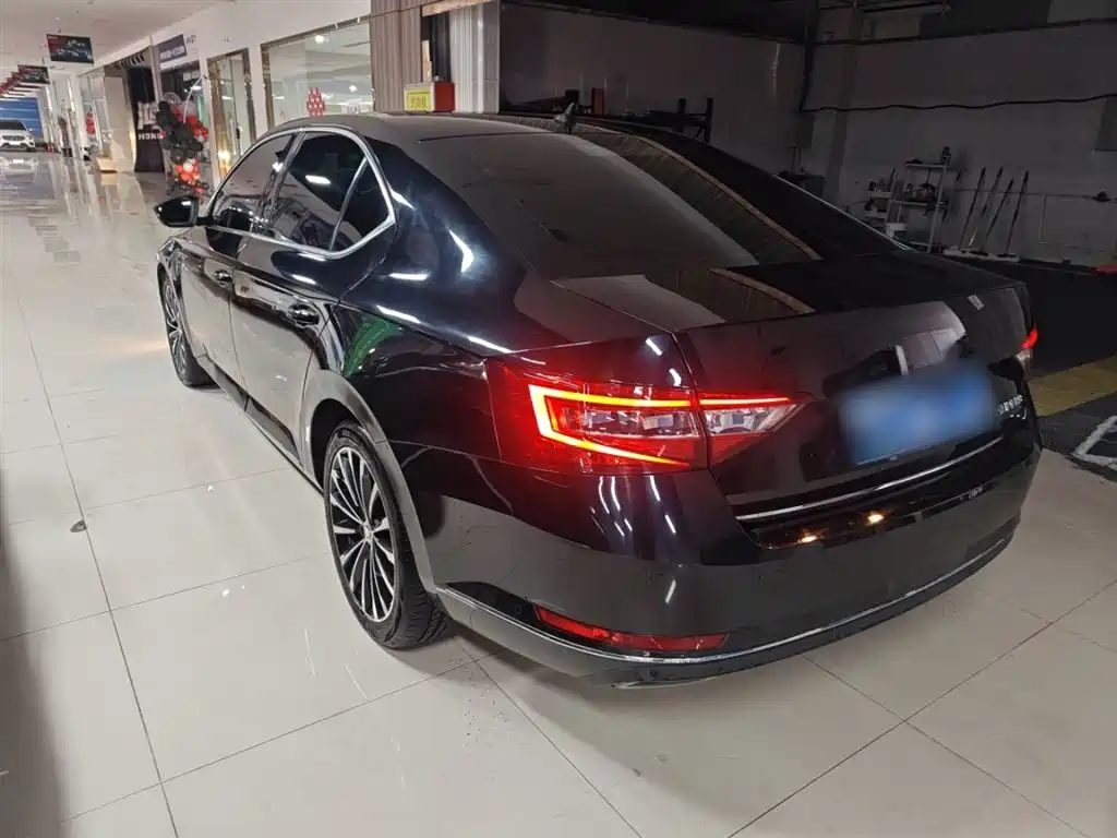 Škoda Superb 2018 TSI330 DSG Luxury Edition China V фото 23