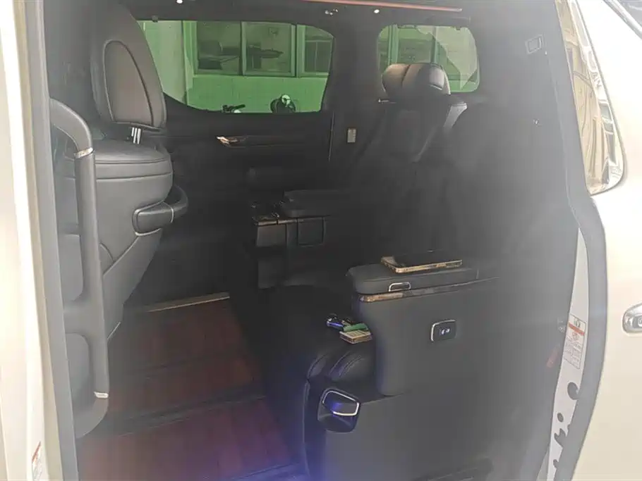 Toyota Alphard 2019 Hybrid 2.5L Luxury фото 11