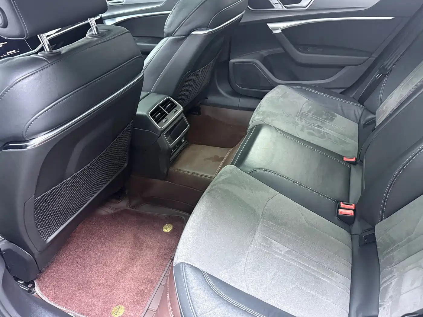 Audi A6L 2023 45 TFSI Premium Selection Dynamic фото 6