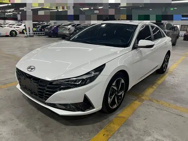 Hyundai Elantra 2022 1.5L CVT LUX Premium Edition