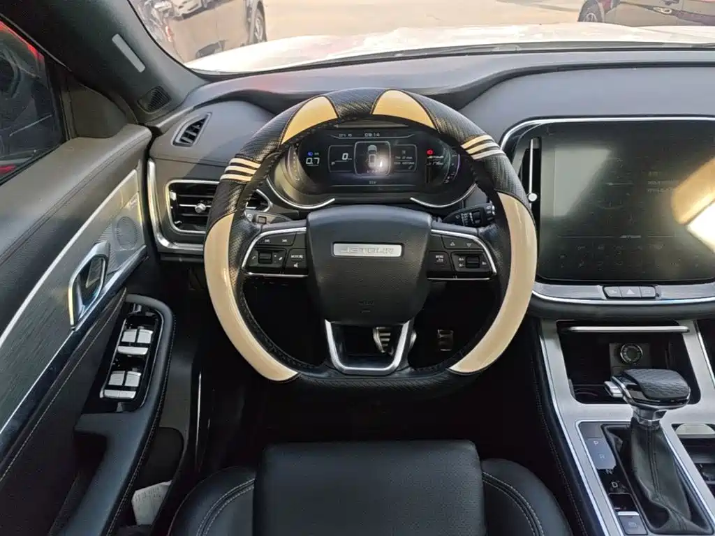 Jetour X70 Coupe 2020 2020 Model 1.6T DCT Ran Cool 7-Seater