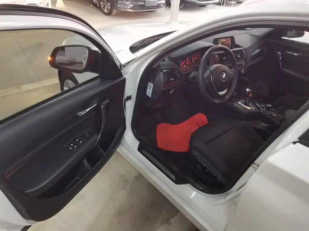 BMW 1 Series (Import) 2013 Facelift 118i Sport Model фото 16