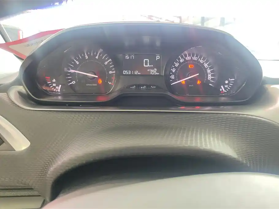 Peugeot 2008 2015 1.6L Automatic Cool Edition фото 14
