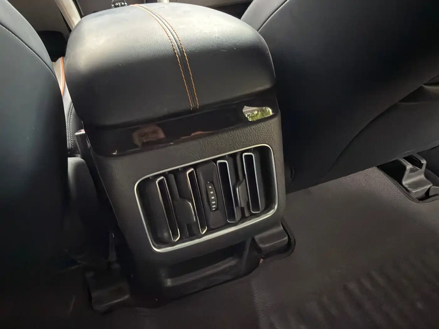 BYD Song PLUS PHEV 2024 Glory Edition DM-i 150km Flagship PLUS фото 11